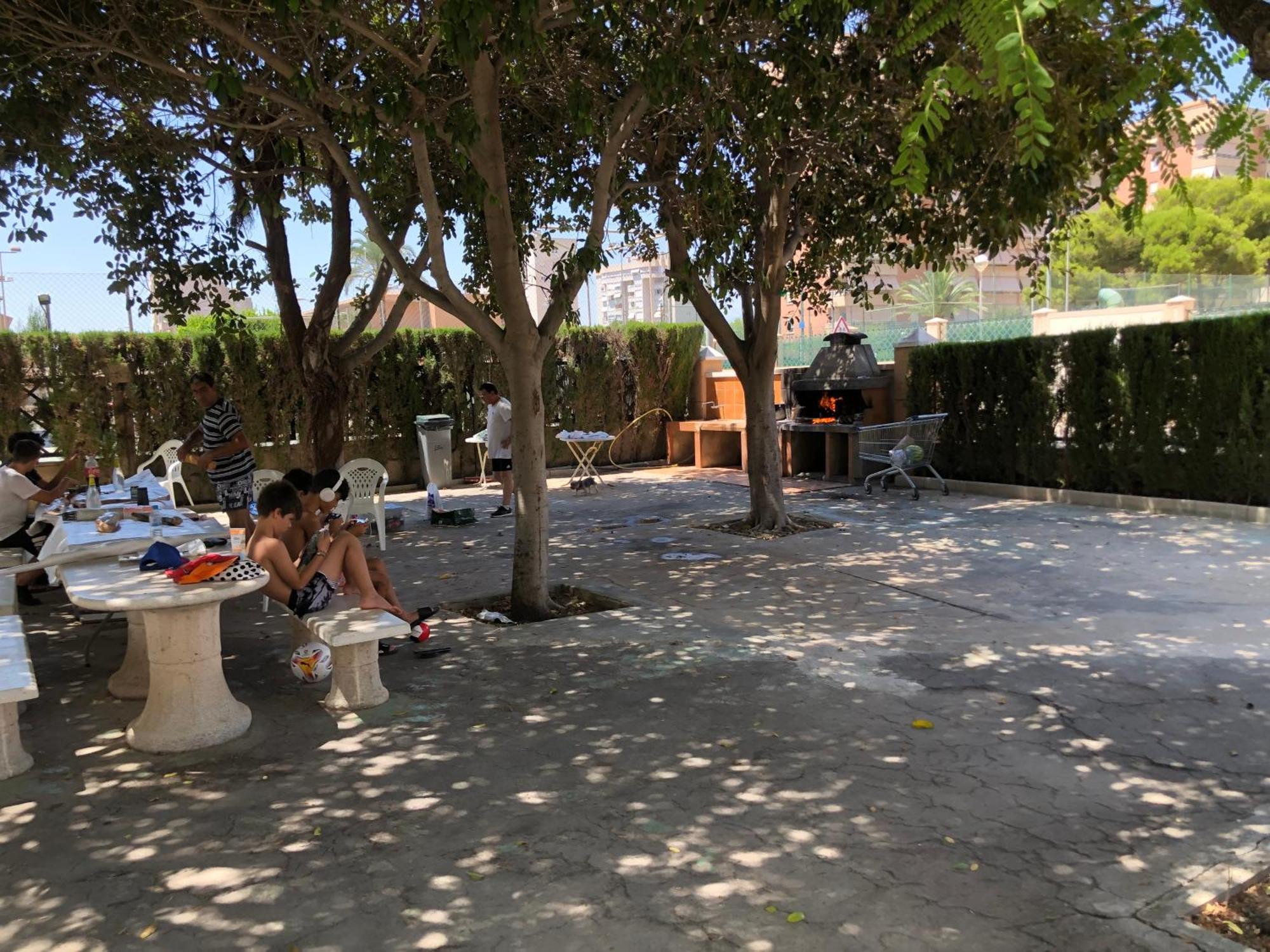 Precioso Apartamento En Urbanizacion Junto Al Mar. Alicante Eksteriør billede